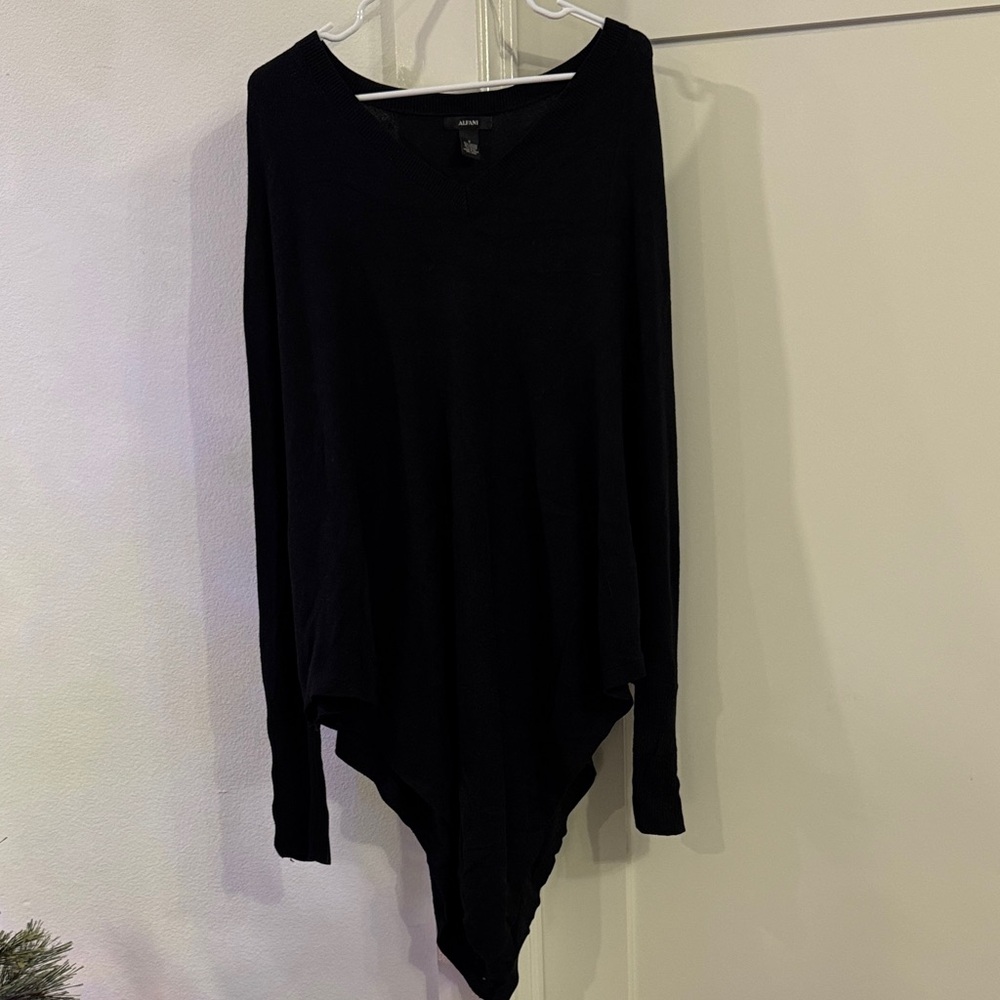 ALFANI Black Long Sleeve V design Women's sweater size L